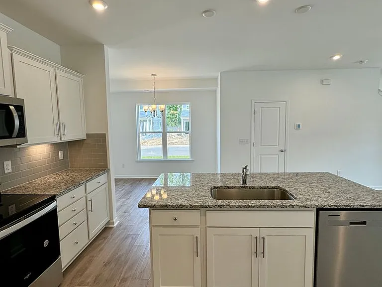 13167 Rover St — Photo 5