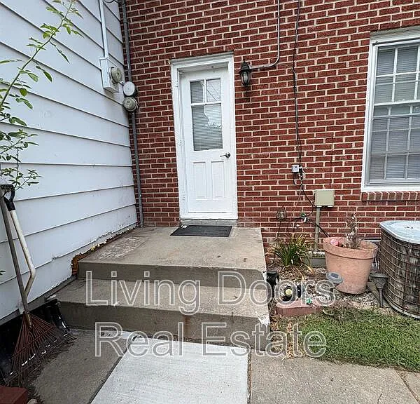 2303 South St — Photo 22