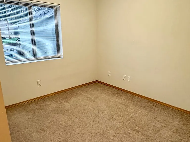 421 NE Ohenry Ct — Photo 12
