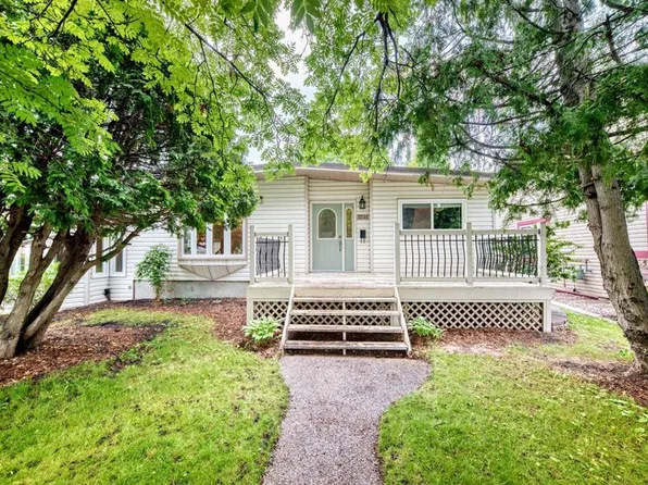 3721 W 44a Ave, Red Deer, AB T4N 3K5
