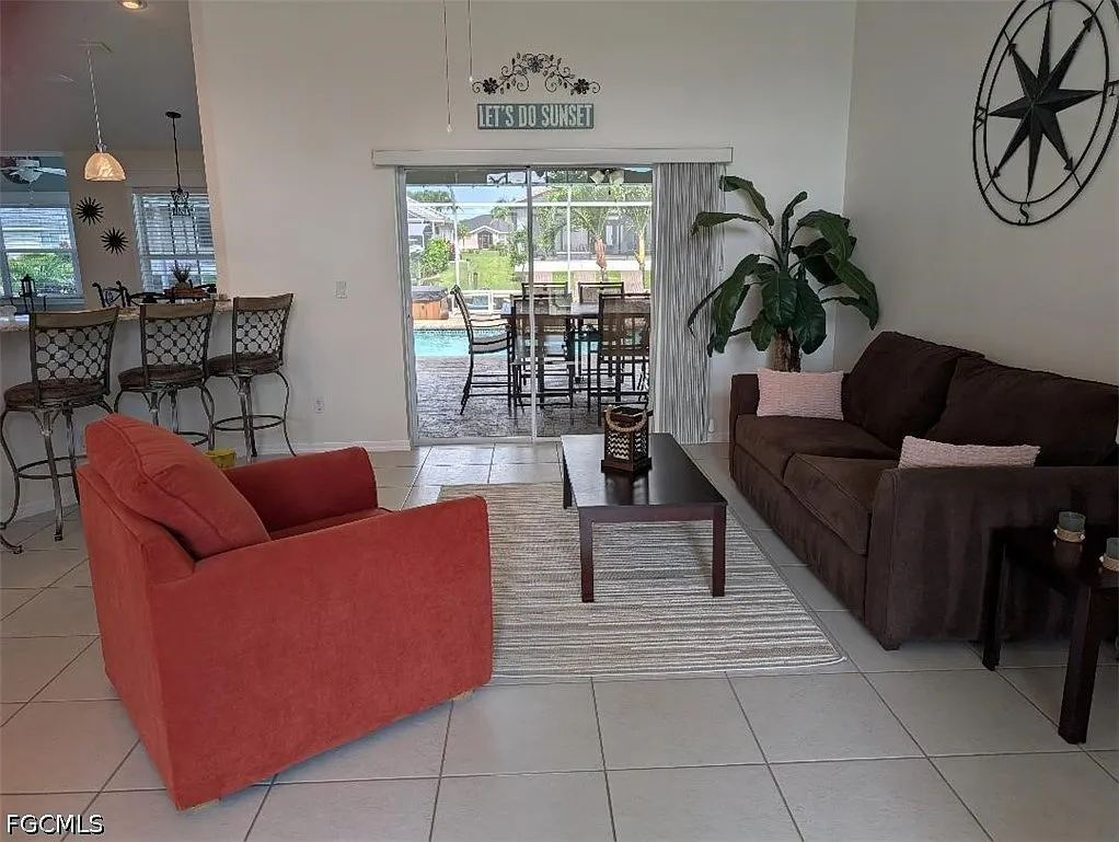 3 bed, 2.0 bath, 2399 sqft, $6,850 — Photo 3