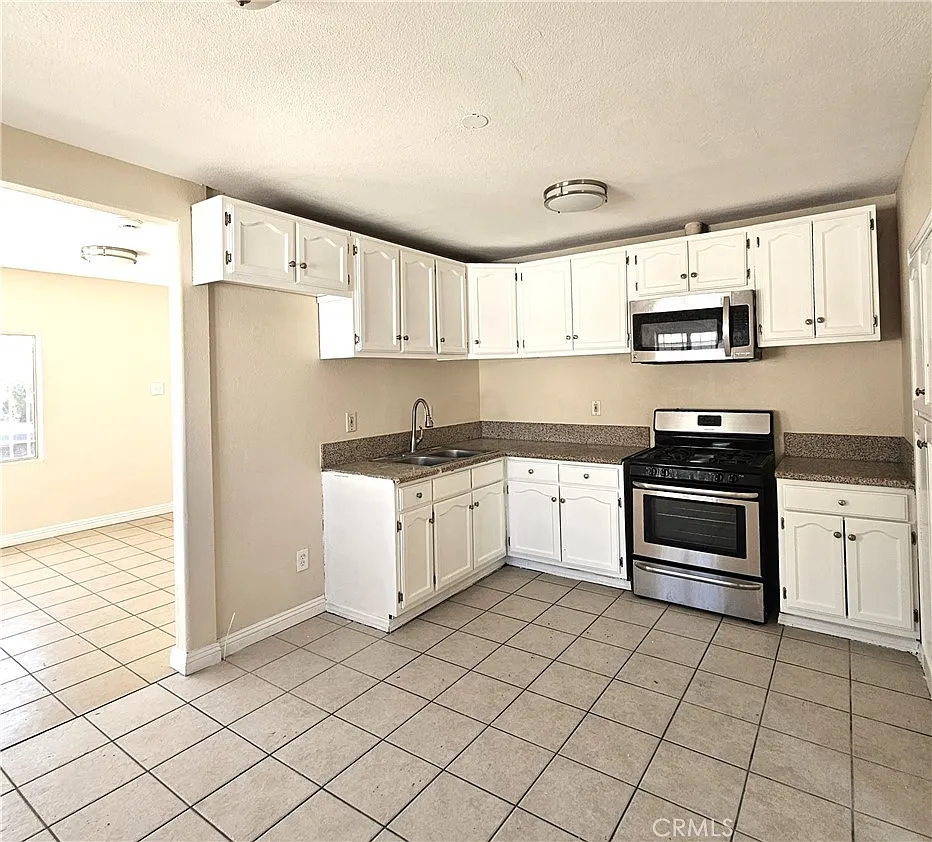 2 bed, 650 sqft, $2,200 — Photo 2