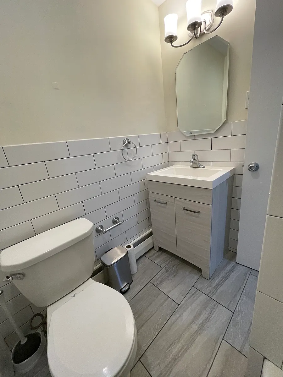 Building Photo - 260 Shadeland Ave #2