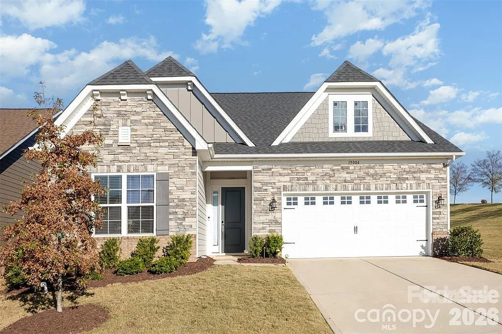 4 bed, 2.5 bath, 2415 sqft, $3,000 — Photo 1