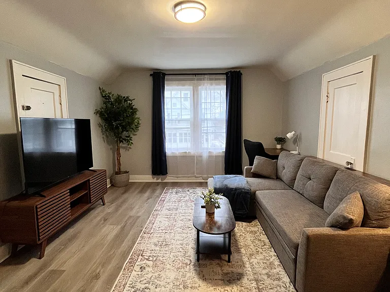 126 Ashdale Ave #2 — Photo 4