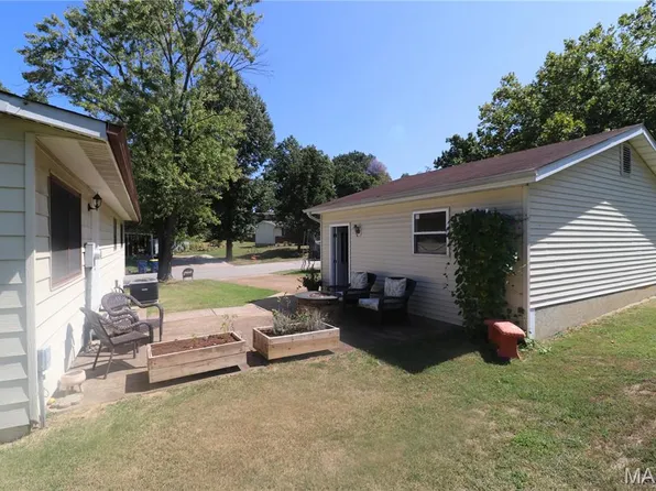 802 Locust St, Festus, MO 63028
