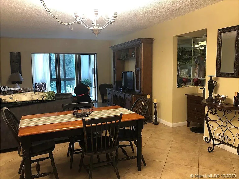 9440 SW 8th St #402 — Photo 12