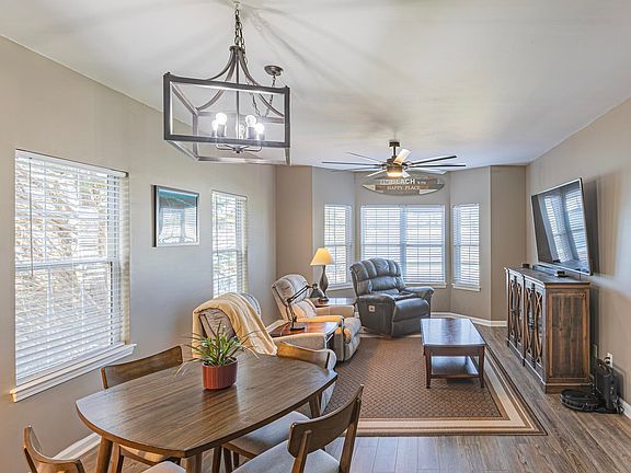 5th image of 4585 Girvan Dr. #D