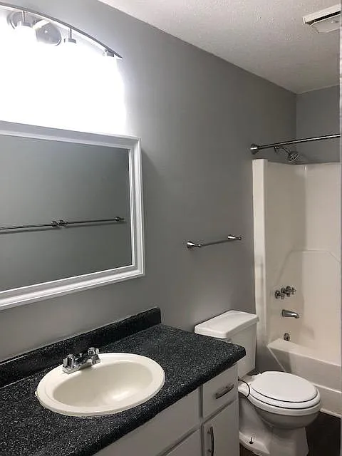 2 bed, 1.5 bath, 1050 sqft, $1,250 — Photo 4
