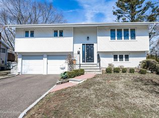 41 Fishermans Dr, Port Washington, NY 11050