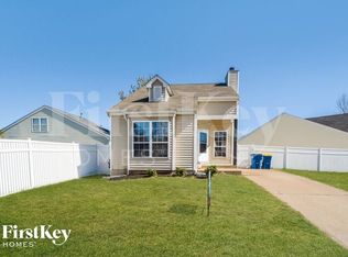 809 Liberty Village Dr, Florissant, MO 63031
