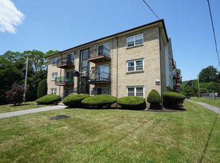 81 High St APT 27, Amesbury, MA 01913
