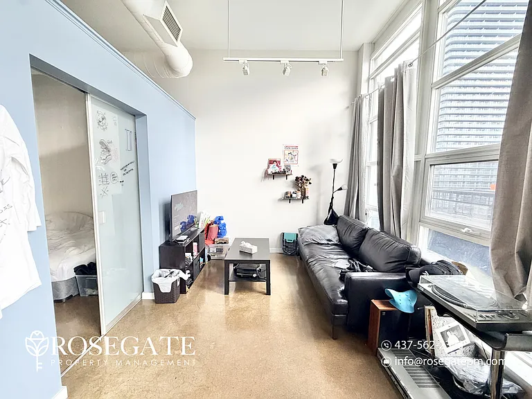 410 King St W #612 — Photo 5