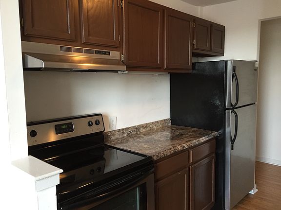 3rd image of 21 S Strawberry St APT 2B