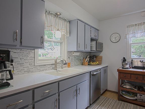 3rd image of 4262 Greenvale Ave SW