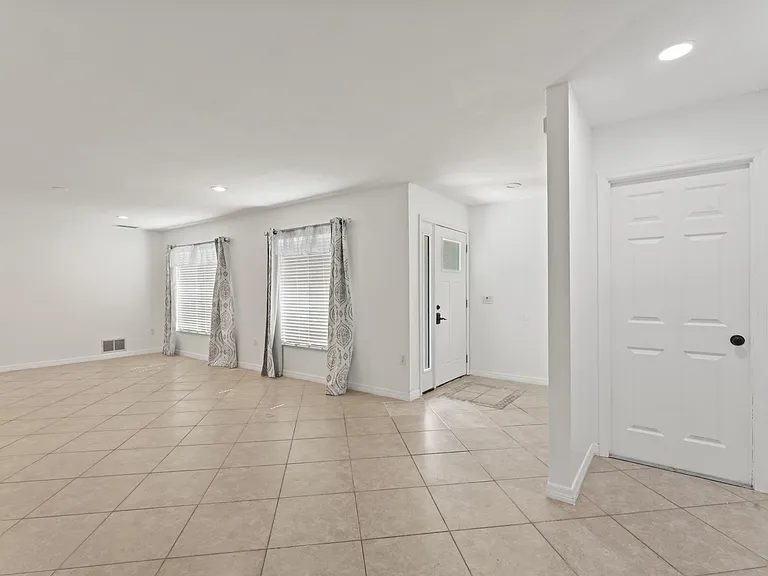 4404 Meadow Creek Cir — Photo 11