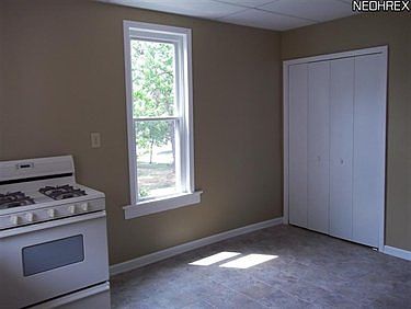 5th image of 605 E 7th St