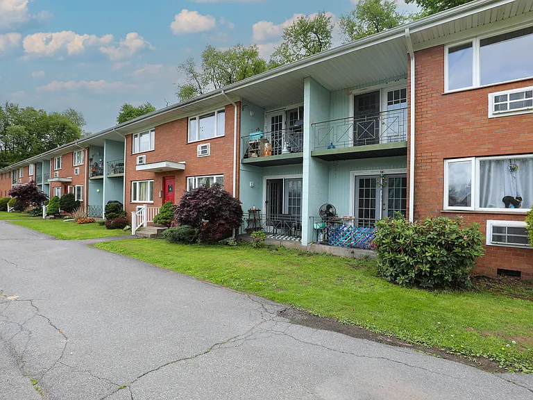 30 Lamb Ave #2D — Photo 1