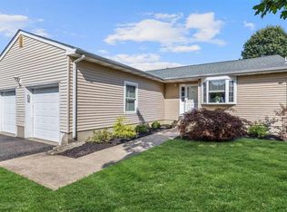 33 Long Rd, Freehold, NJ 07728