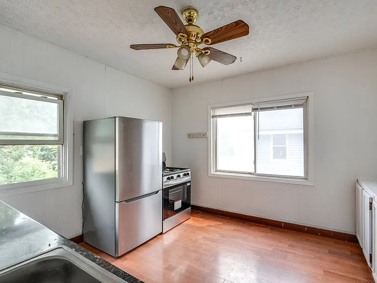2118 Denison Ave — Photo 4
