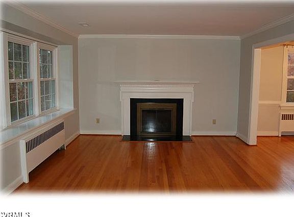 2nd image of 1006 W Durwood Cres