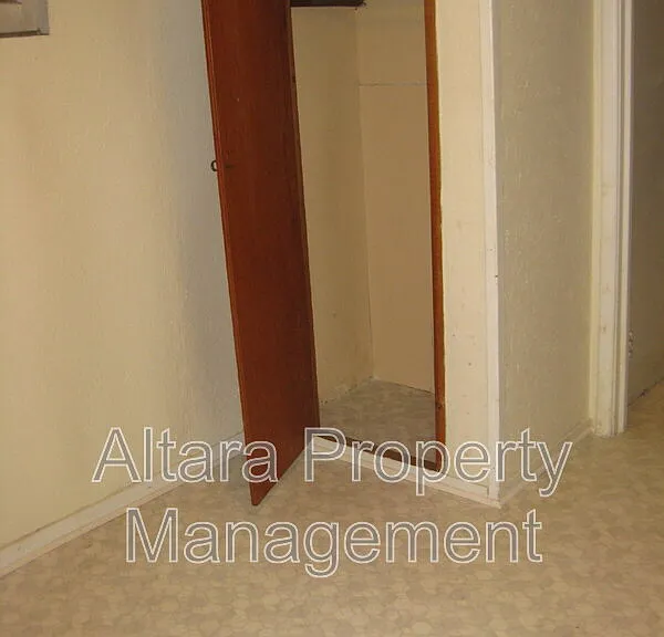 1824 S Franklin St — Photo 13