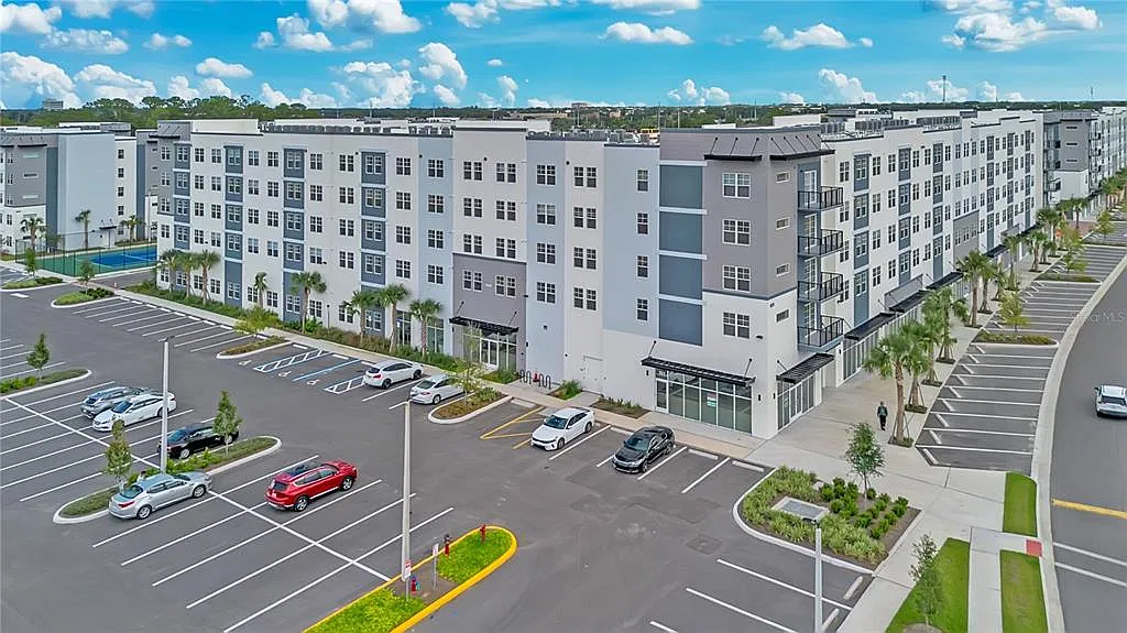 2 bed, 2.0 bath, 1023 sqft, $1,600 — Photo 3