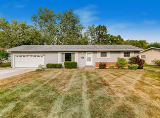 429 Thunderbird Trl, Carol Stream, IL 60188