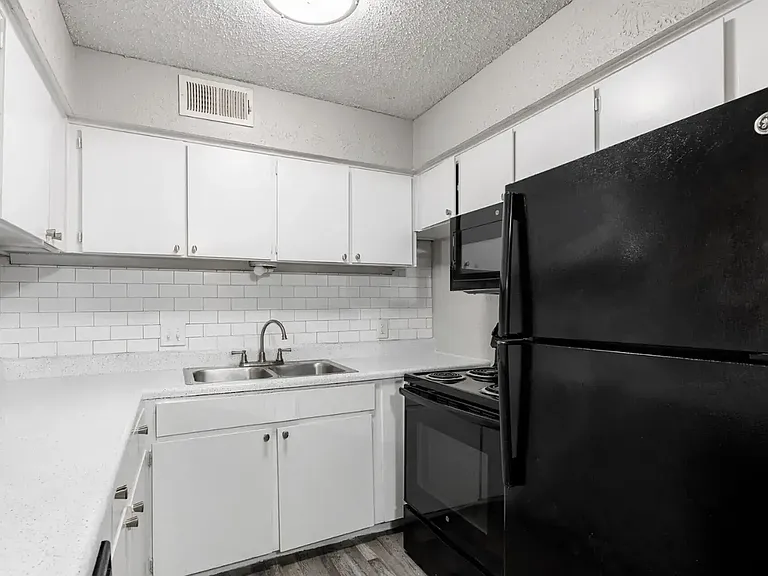 Arbor Park Apartments — Photo 13