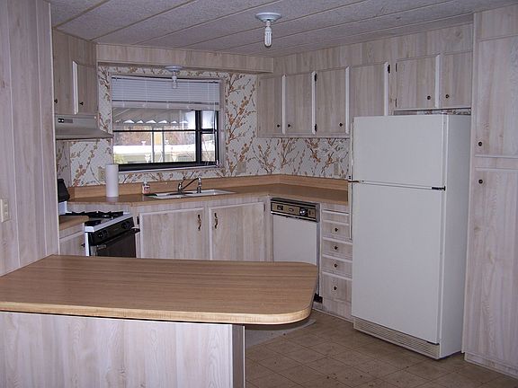 Light and bright kitchen