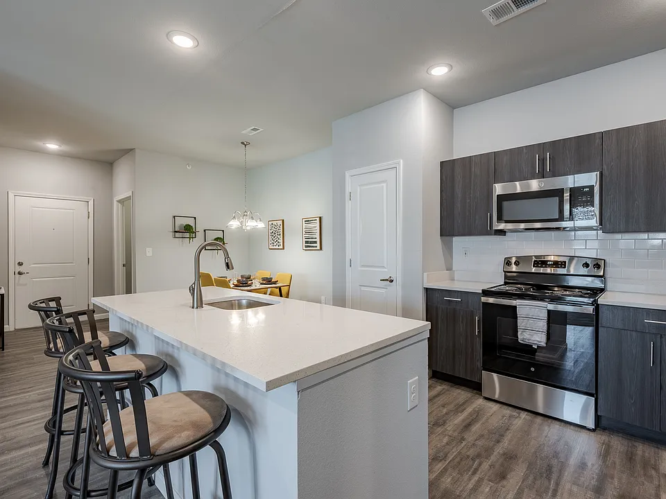 The Commons & Commons Hill Apartments