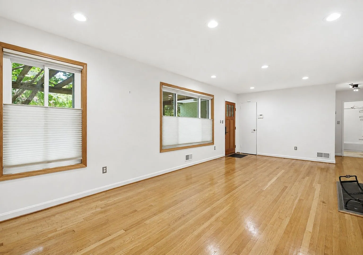 3 Bed 3 Bath - Silver Spring Rambler on Quiet Cul-de-Sac Near Sligo Creek Park — Photo 3