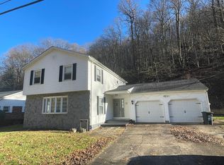 726 E Donnally Rd, Charleston, WV 25304