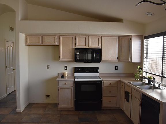 3rd image of 1179 W Jeanine Dr