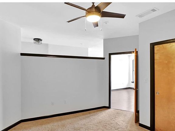 5th image of 898 Oak St SW Unit 1203
