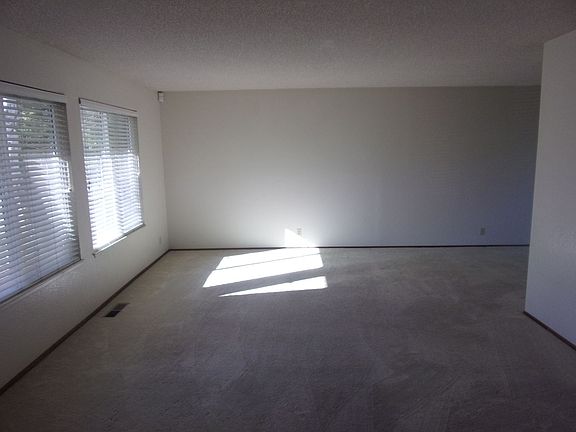 3rd image of 361 Arlington Cir