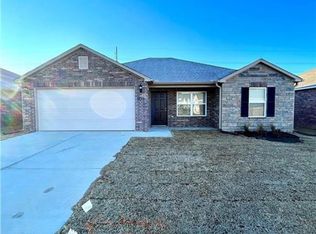 909 E Egret Rd, Fayetteville, AR 72701