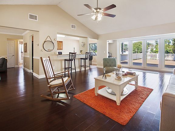 3rd image of 15841 Country Lake Dr