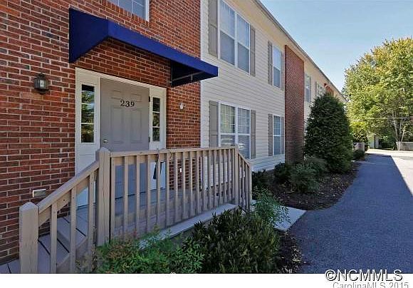 1st image of 239D Camelot Dr