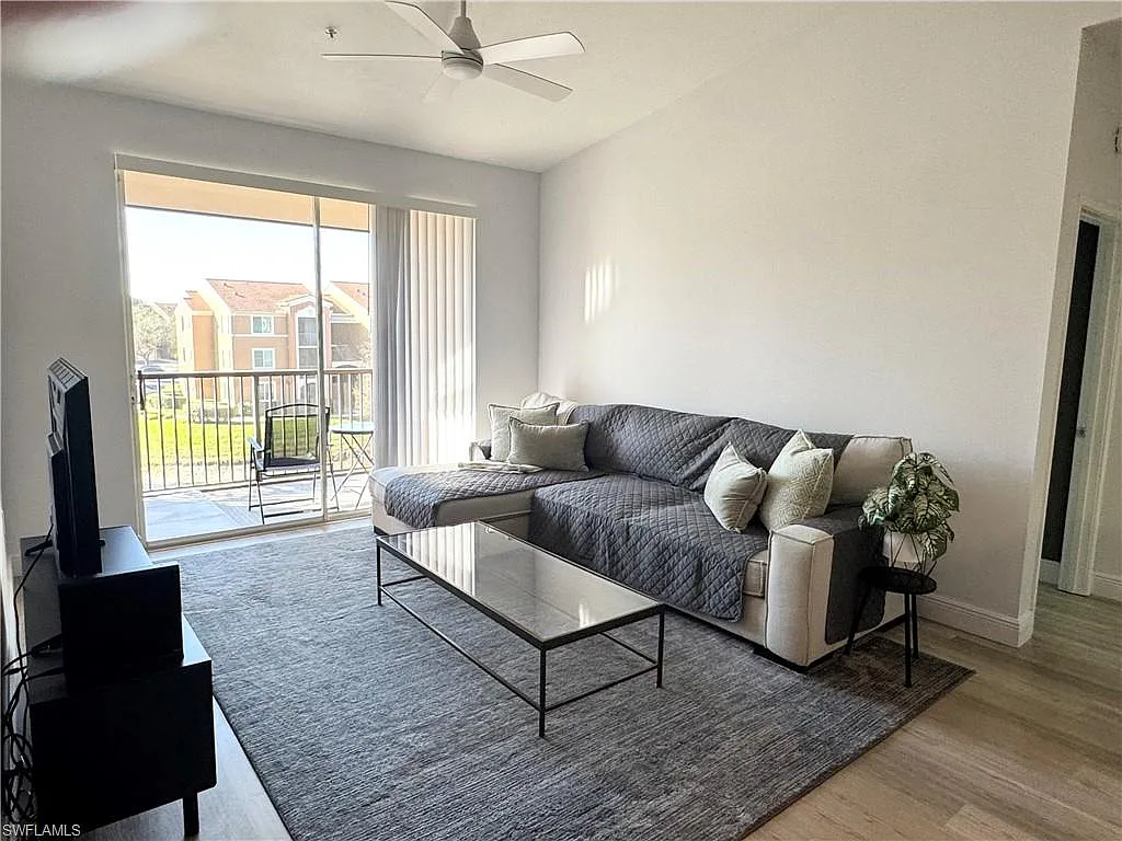 2 bed, 2.0 bath, 1059 sqft, $2,300 — Photo 4