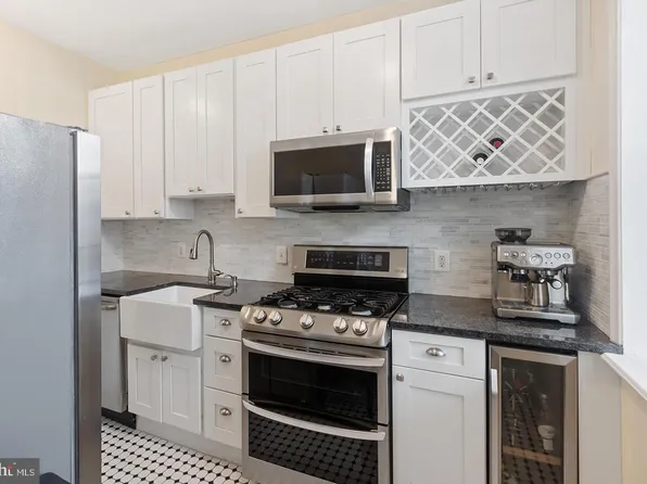 2129 Walnut St #3F, Philadelphia, PA 19103