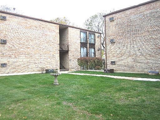 1st image of 1960 Cherry Ln APT 202