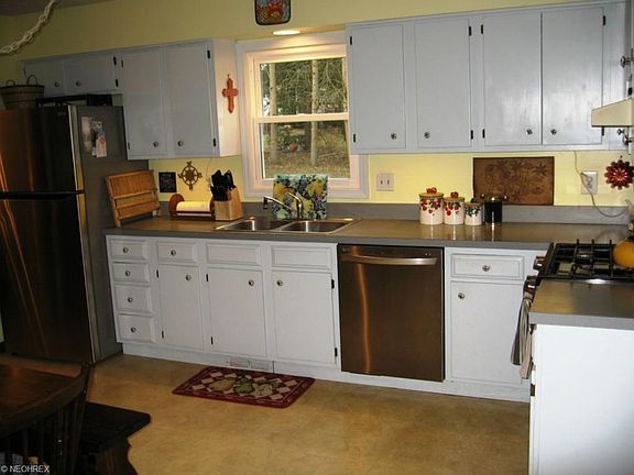 3rd image of 469 Farr Ave