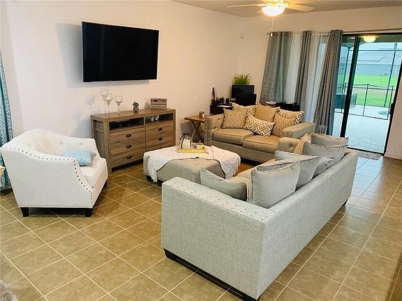 3rd image of 2565 Rosemont Cir
