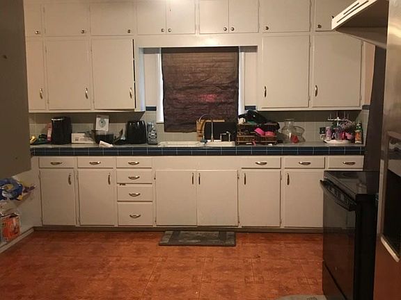 5th image of 853 Kansas St