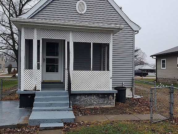 Back of house - screened in