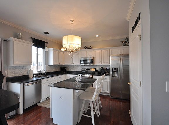 3rd image of 25027 Wright Ln