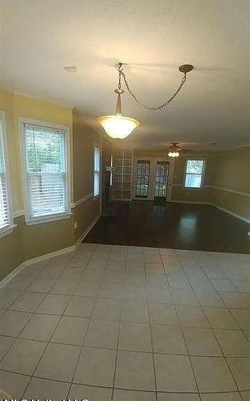 122 Amberwood Dr — Photo 7