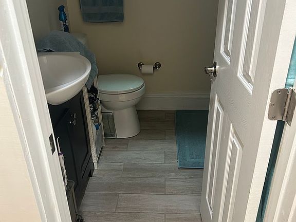 3rd image of 2413 Floyd Ave #3