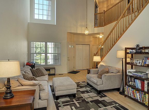 4th image of 32203 Millard Cir